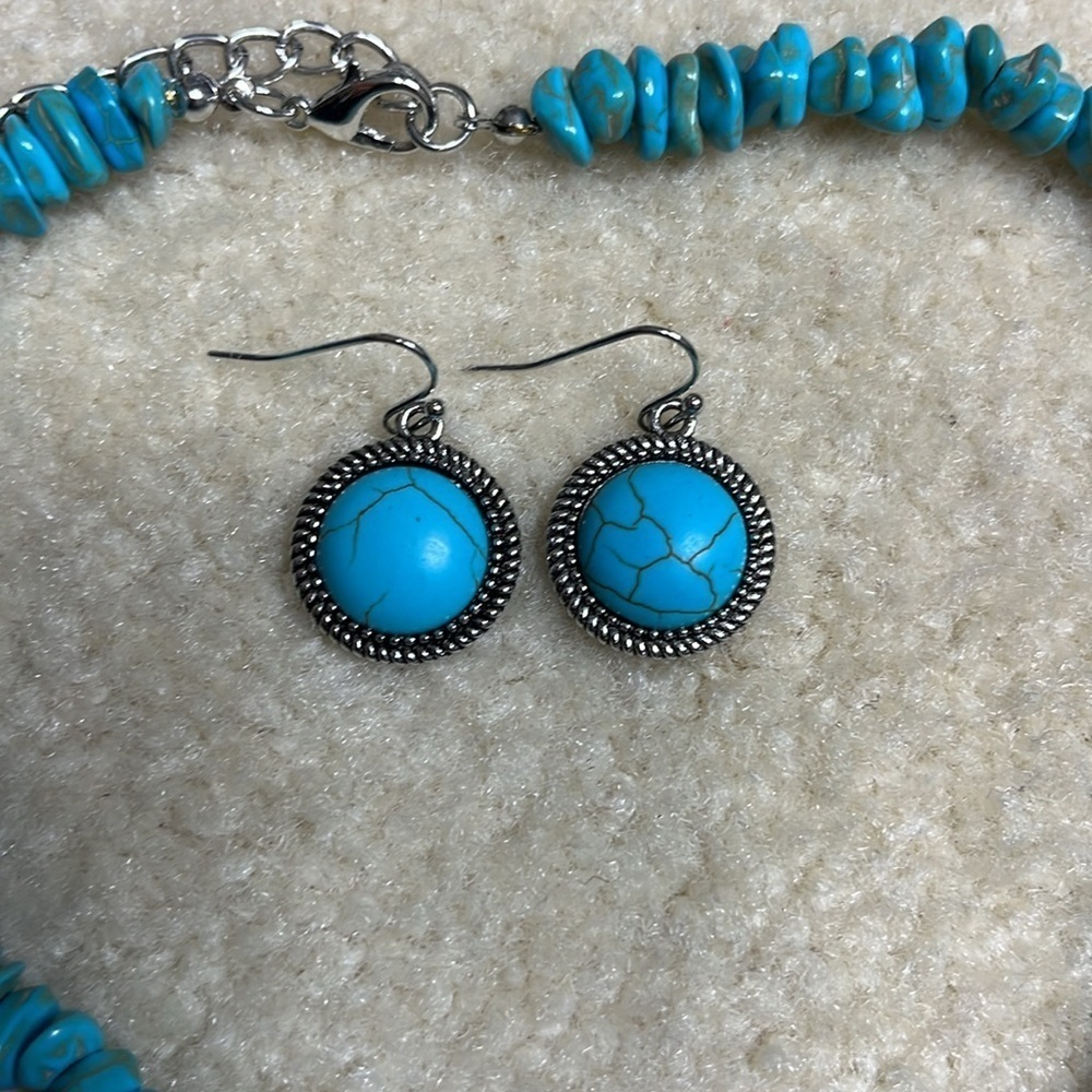 ⭐️ Costume jewelry- turquoise necklace, cross pendant & earring - Picture 3 of 7